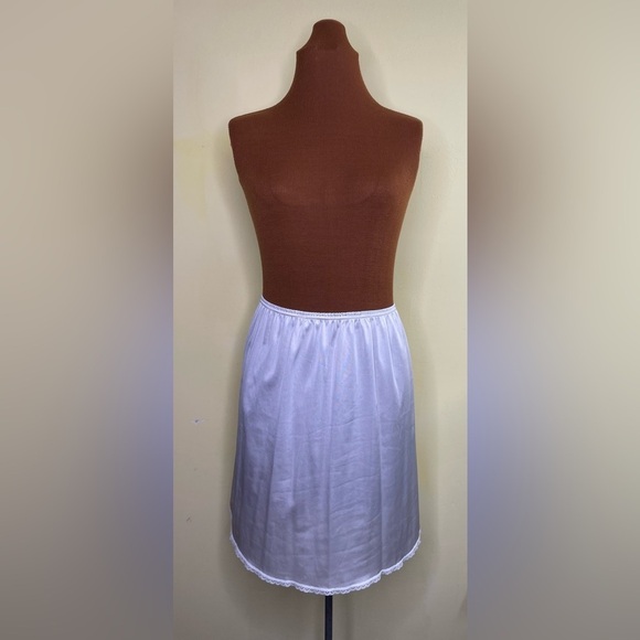 Vassarette Ivory Half Slip Single Slit Size Medium - Picture 1 of 5